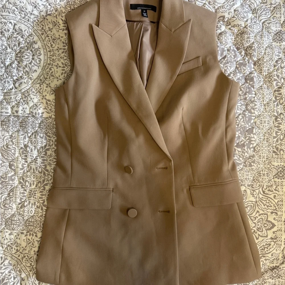 White House Black Market Beige Sleeveless Vest - Picture 3 of 6